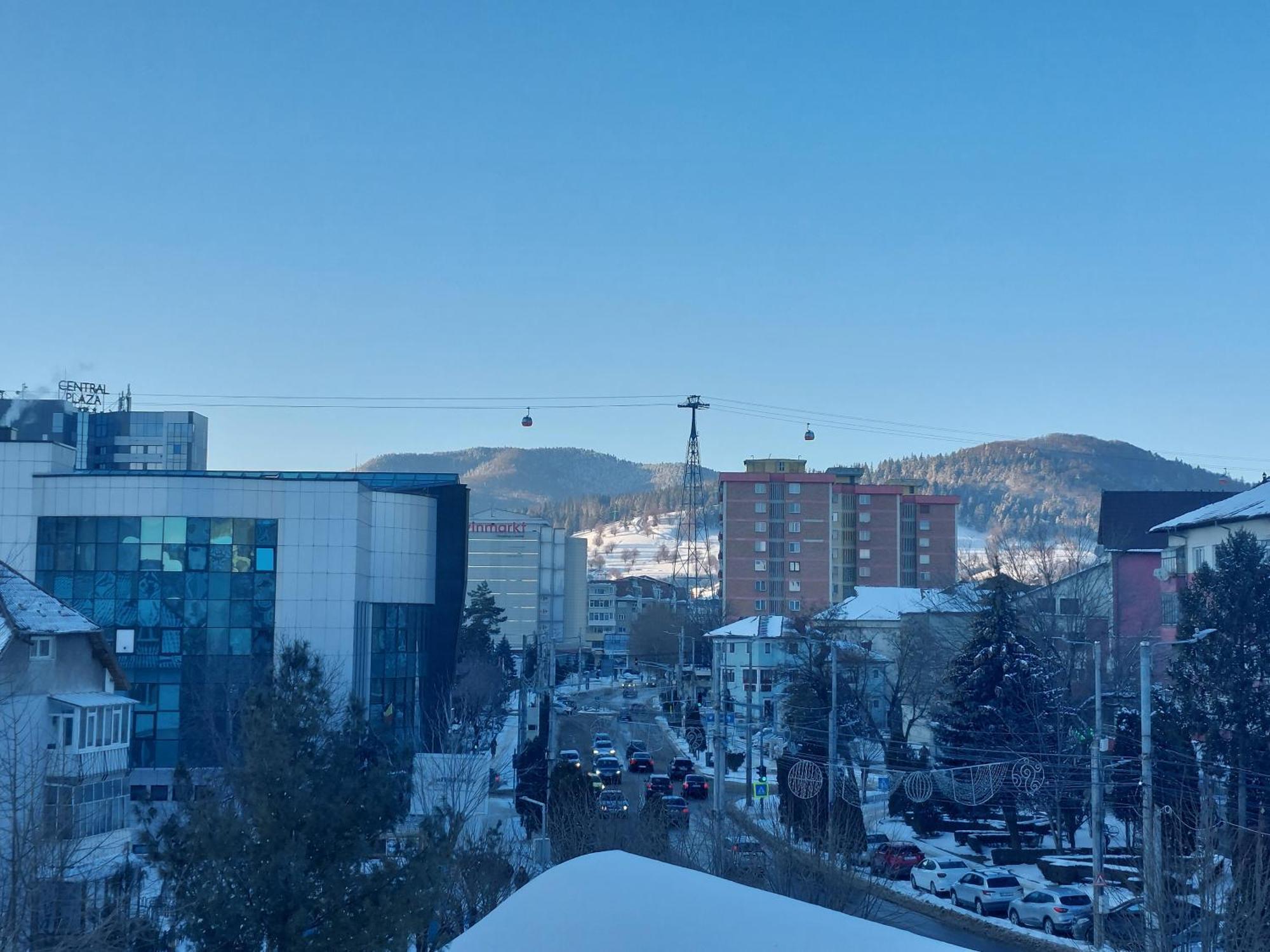 Rg Garsoniera Central Piatra Neamt Exterior photo